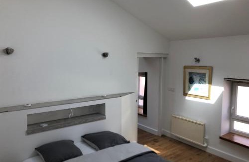 Bessenay Apartment | la cerisiere