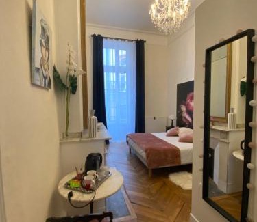 Montauban Bed & Breakfast | La chambre d Olympe Chambre d hôtes au cœur de la cité historique