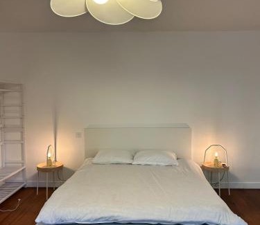 Bouloc Apartment | La chambre de Bouloc confortable et calme