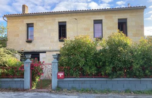 Prignac-et-Marcamps House | La chambre des jardins d'Ispahan