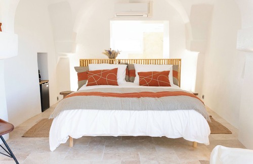 La Barben Bed & Breakfast | La Chambre des Secrets des Terres d Amélie
