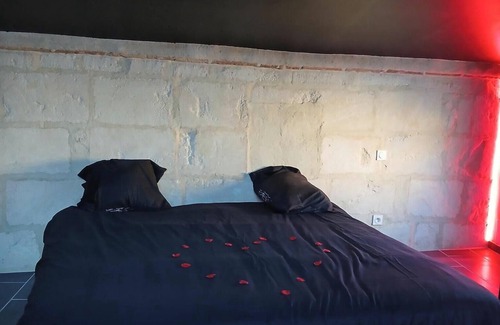 Manduel Apartment | la chambre des plaisirs secrets Manduel