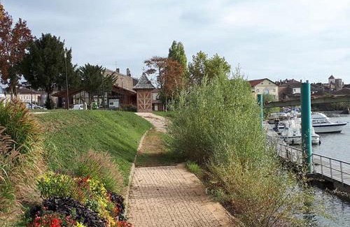 Pont-de-Vaux Boat Rental | La chambre sur l eau