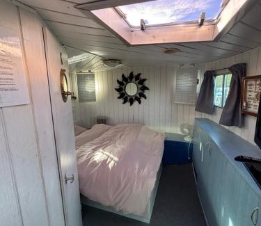 Pont-de-Vaux Boat Rental | La chambre sur l eau