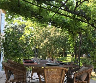 Larroque-Engalin Bed & Breakfast | La Chartreuse