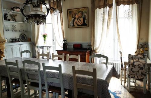 Plailly House | LA CHASSE ROYALE