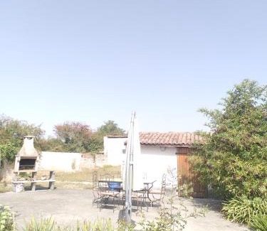 Saint Cyr du Doret House | La Chaume Gite Le Roseau Étoilé