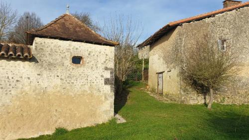 Salles-Lavalette House | La Chaumière