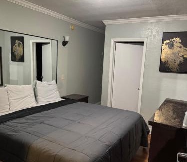 Pico - Robertson Hotel | La Cienega Inn Motel