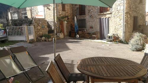 Casteil House | La Cirerole