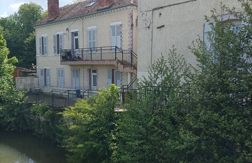Montargis Apartment | La Clef des Cœurs, Appartement au Bord de la Rivière, au Centre Ville:)