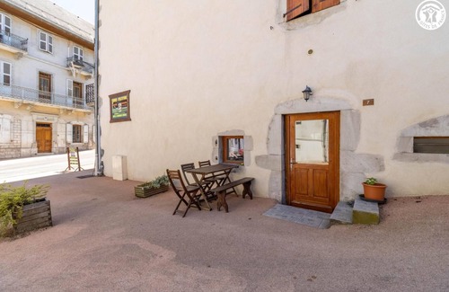 Le Chatelard House | LA COMPAGNIE DU BOURG
