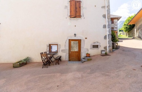 Le Chatelard House | LA COMPAGNIE DU BOURG
