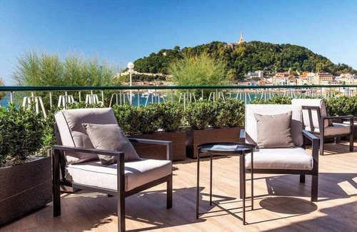 San Sebastian Centro Apartment | La Concha Beach Deluxe by DonosRent