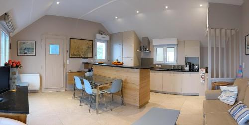 Rotheneuf-Le Pont House | La Conchee