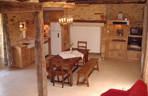 Siorac-en-Perigord Cottage | La Coquille en Périgord Noir - 4 bedroom gite with terrace and pool