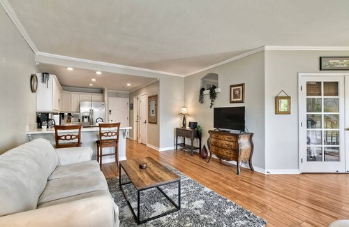 Aviara Condo | La Costa Condo | Pool, BBQ, Gated Parking