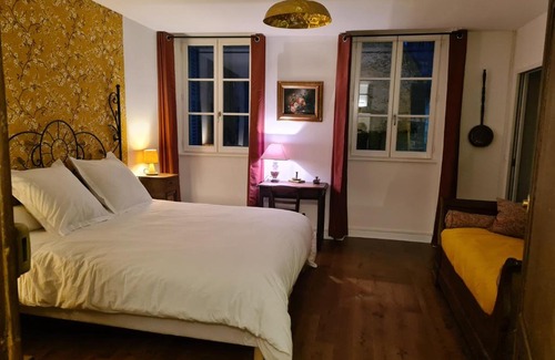La Charite-sur-Loire Bed & Breakfast | La Cour du Château