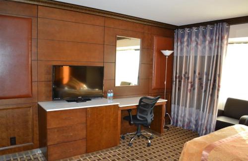 Rancho Dominguez Hotel | LA Crystal Hotel -Los Angeles-Long Beach Area