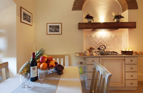Duomo Apartment | La Culla di Dante Luxury Apartment in front of the Duomo (sleeps 6)