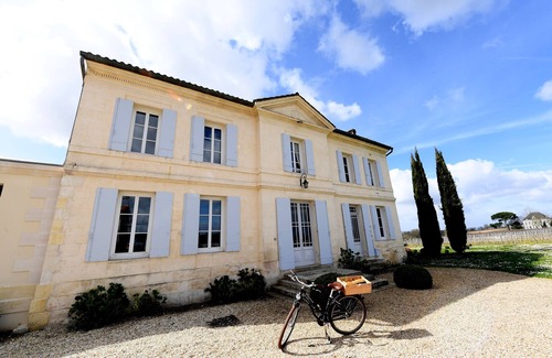 Neac House | LA CURE room, in the heart of the vineyard. Calm, family, restful: happiness !