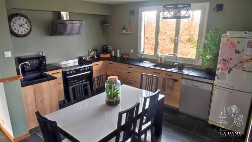 Lavaur Apartment | La dame aux fleurs