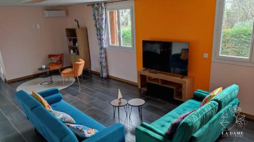 Lavaur Apartment | La dame aux fleurs