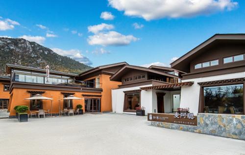 Shangri-La Hotel | La Danse Sacree Hotel
