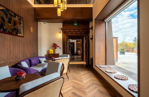 Shangri-La Hotel | La Danse Sacree Hotel