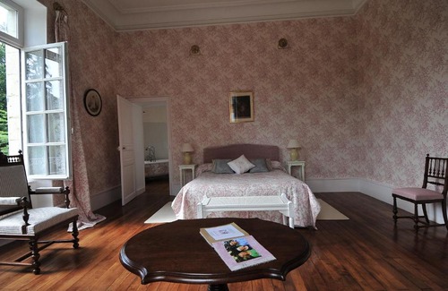 Villeneuve-sur-Allier Bed & Breakfast | La Demeure d'Aglaë