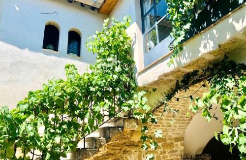 Aigues-Vives House | La demeure