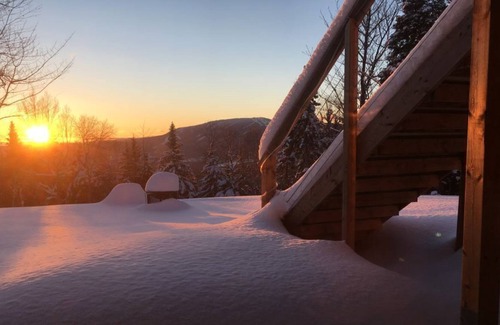 Saint-Joachim Apartment | La Denver - Log Home with SPA (Unit 1)