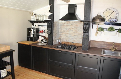 Youx House | La Dependance is a spacious luxury detached holiday home for 6 people