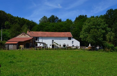 Youx House | La Dependance is a spacious luxury detached holiday home for 6 people