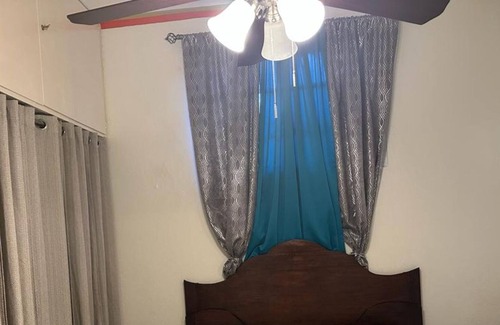 Vaudreuil Other | La Difference Guest House / Vaudreuil