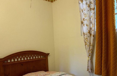 Vaudreuil House | La Difference Guest House