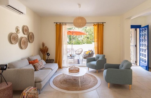 Poulx Villa | La Dolce Villa avec piscine chauffée & cigales