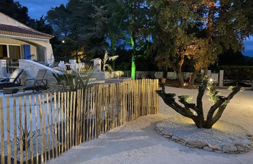Poulx Villa | La Dolce Villa avec piscine chauffée & cigales