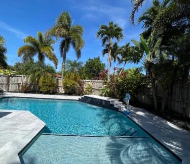 Poinsettia Heights Apartment | La Dolce Villa
