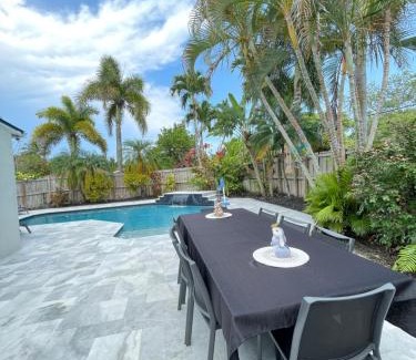 Poinsettia Heights Apartment | La Dolce Villa