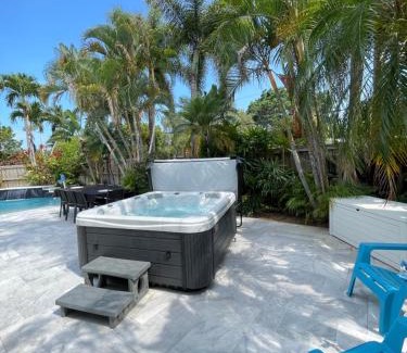 Poinsettia Heights Apartment | La Dolce Villa