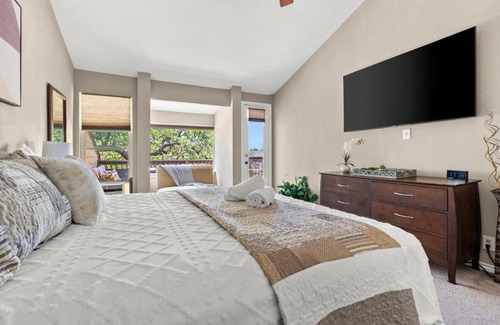Point Venture House | La Dolce Vita Lakeside Retreat
