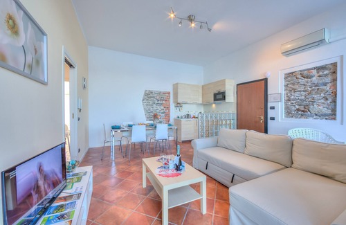 Arona Apartment | La Dolce Vita Pied dans L' Eau, Arona, Italy