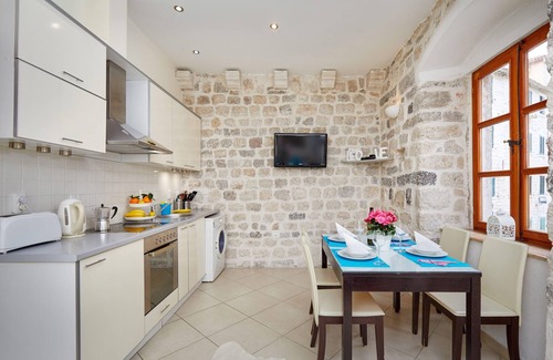 Kotor Old Town Condo | La Dolce Vita❤️UNESCO Kotor–Luxury 1BR Apartment Medieval Charm & Modern Comfort