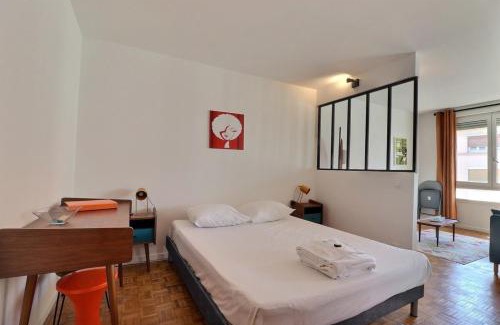 Croix Rousse Apartment | La Douce Parenthèse - Studio with garage - Lyon 4th