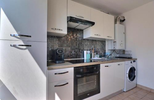 Croix Rousse Apartment | La Douce Parenthèse - Studio with garage - Lyon 4th