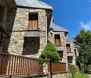 El Pueyo de Jaca Apartment | La Encina, Acogedor apartamento con piscina - Arafita Apartamentos