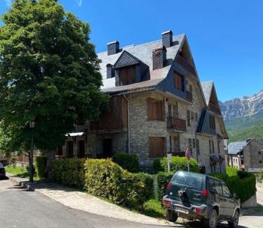 El Pueyo de Jaca Apartment | La Encina, Acogedor apartamento con piscina - Arafita Apartamentos
