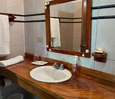 Manzanillo House | La Ensenada Lodge