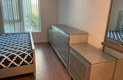 Little Tokyo Hotel | LA Escape: Stylish 2BR King Suite in Vibrant Little Tokyo